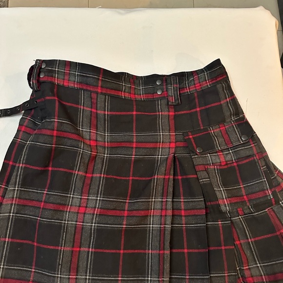 ROYAL STEWART KILT - Black and Red - Picture 1 of 2